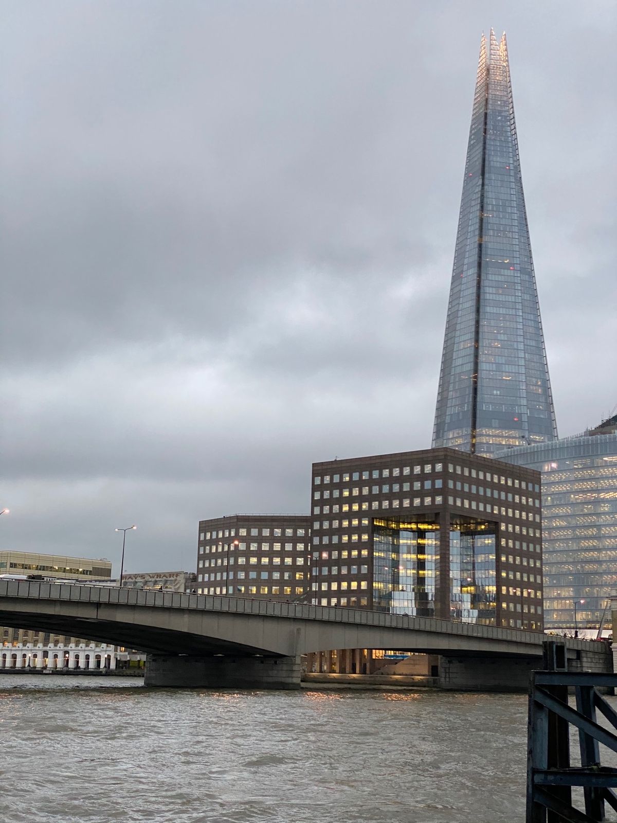 調子に乗って飲んでて、飛行機の時間に遅れそうになった💦