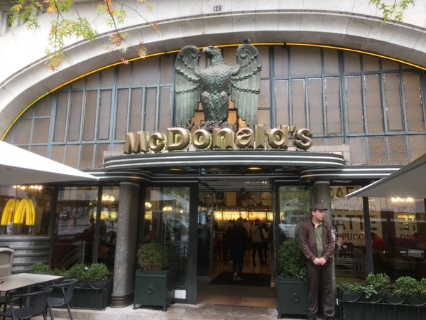 ポルトガル・リスボン「ポルトガル　ポルト&リスボンの旅」の写真：かっこいいマクドナルドがありました