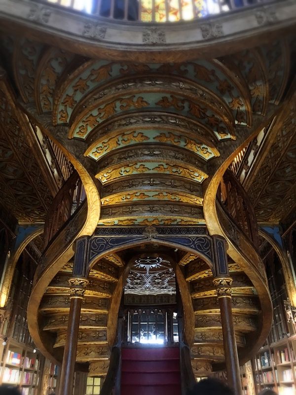 ポルトガル・リスボン「ポルトガル　ポルト&リスボンの旅」の写真：有名な書店、レロ・エ・イルマオン
書店な...