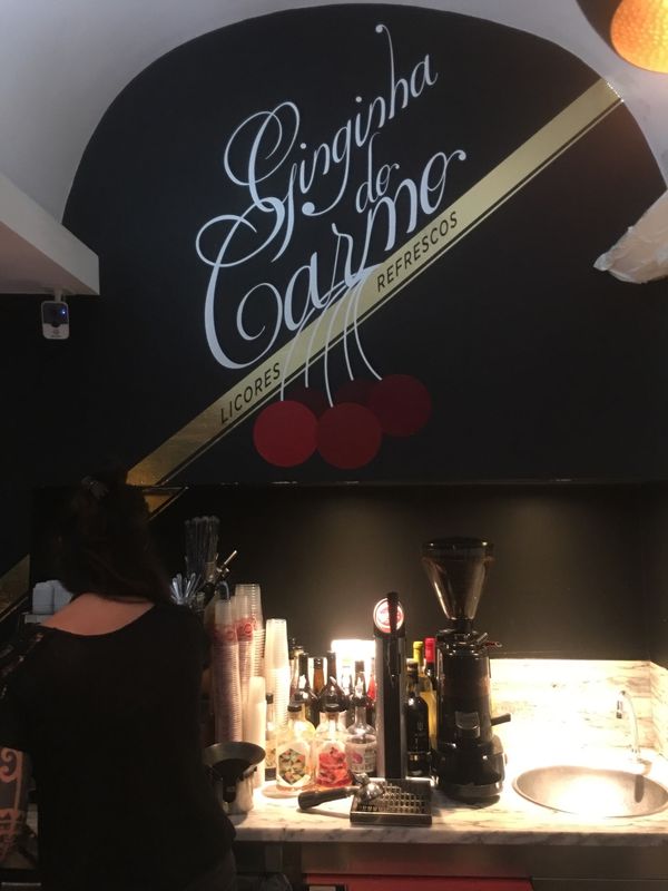 ポルトガル・リスボン「ポルトガル　ポルト&リスボンの旅」の写真：さくらんぼのお酒🍒ジンジャ