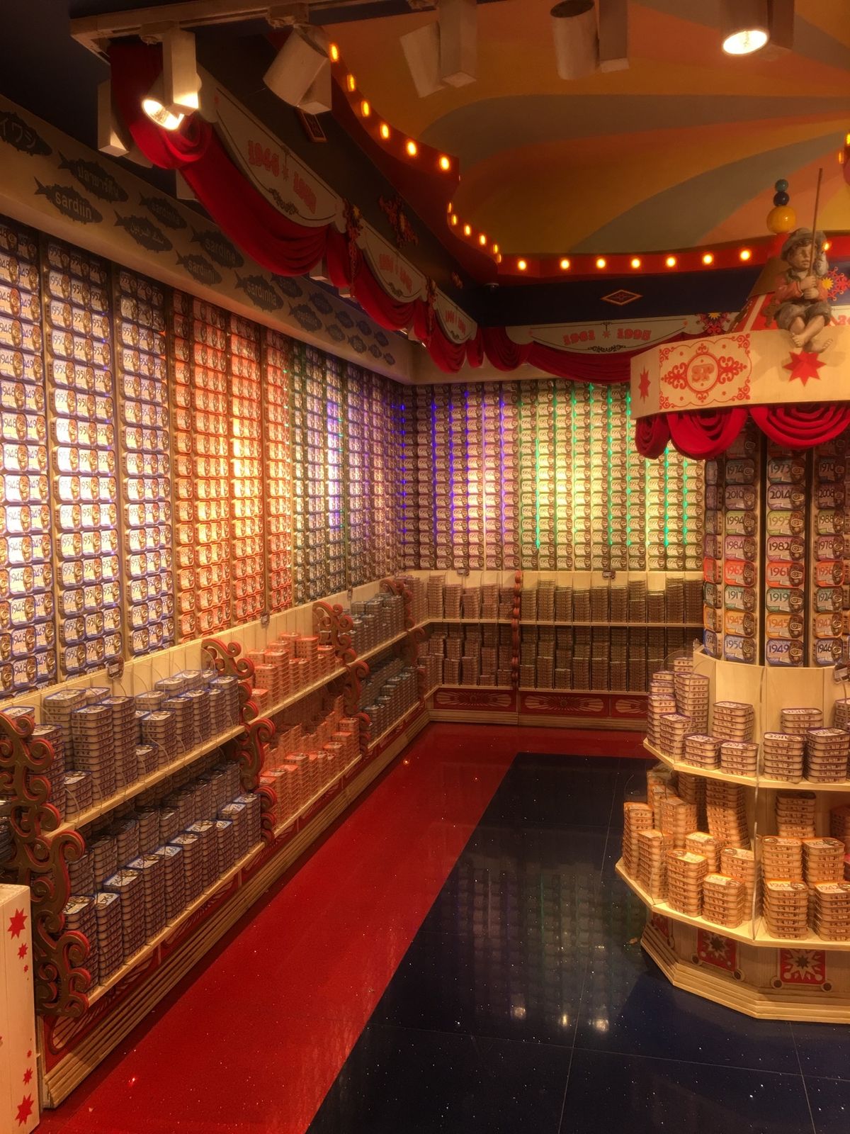 自分の生まれた年が印字された缶詰が買えるお店