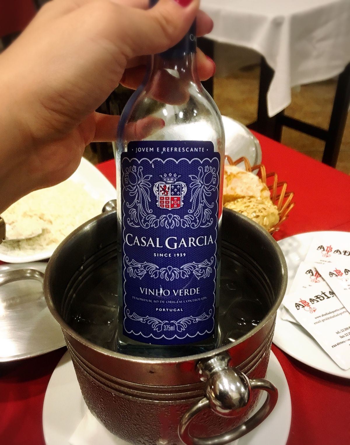 ポートワイン飲み比べ
珍しいグリーンワインも
スーパーのワイン安いなぁ〜