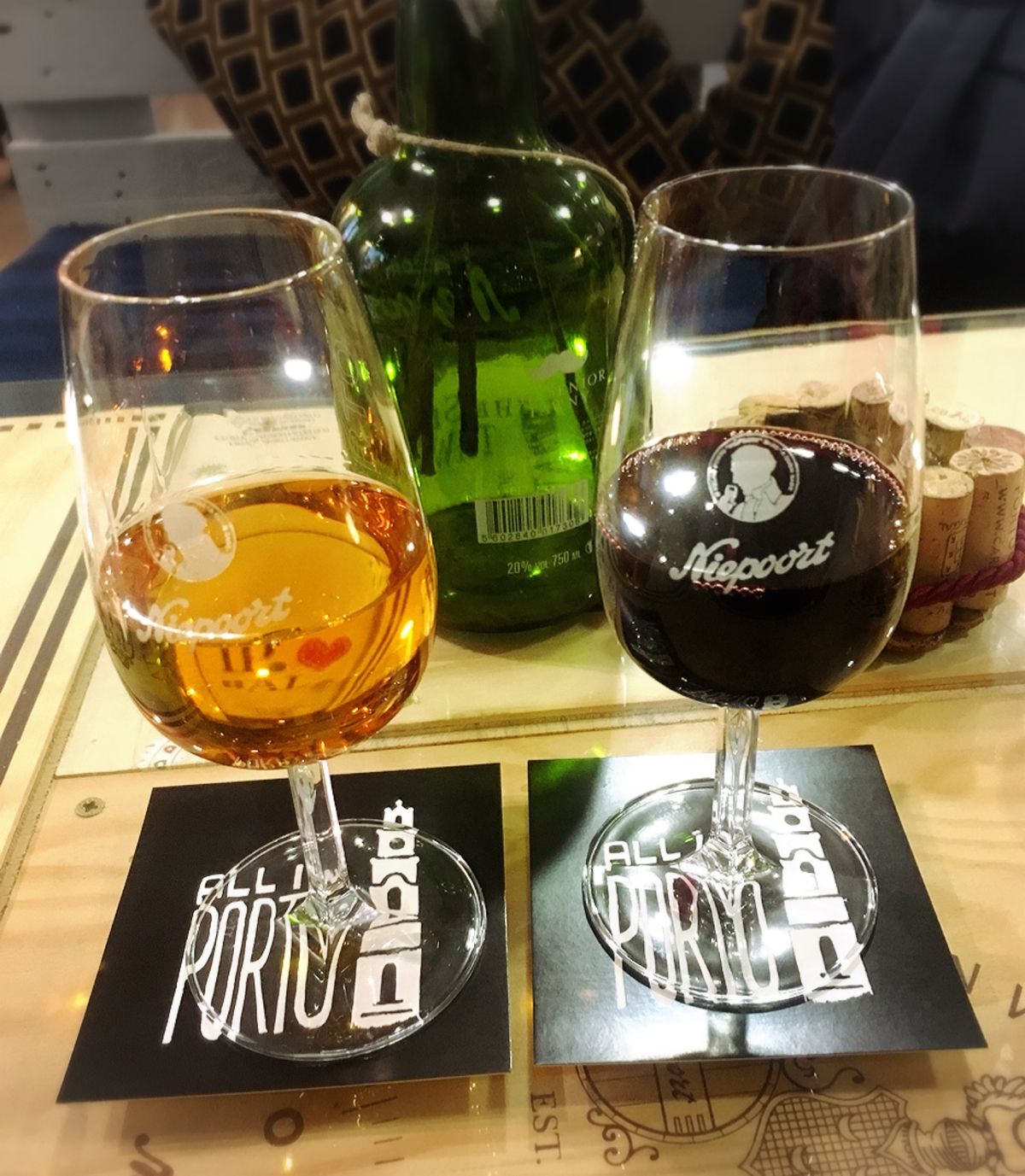 ポートワイン飲み比べ
珍しいグリーンワインも
スーパーのワイン安いなぁ〜