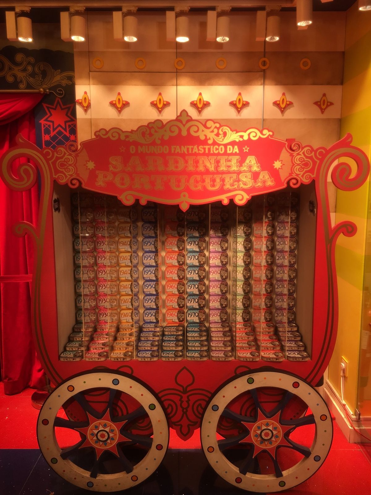 自分の生まれた年が印字された缶詰が買えるお店