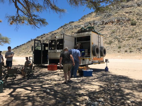 ナミビア・ウィントフック「Namibia」の写真：砂漠へは２泊３日のツアーで

街から遠ざ...