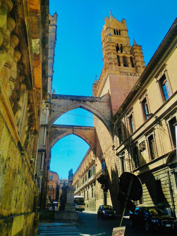 イタリア「陽光輝く南イタリア（パレルモ・アグリジェント）」の写真：アグリジェント遺跡は岩好きにはたまらない...