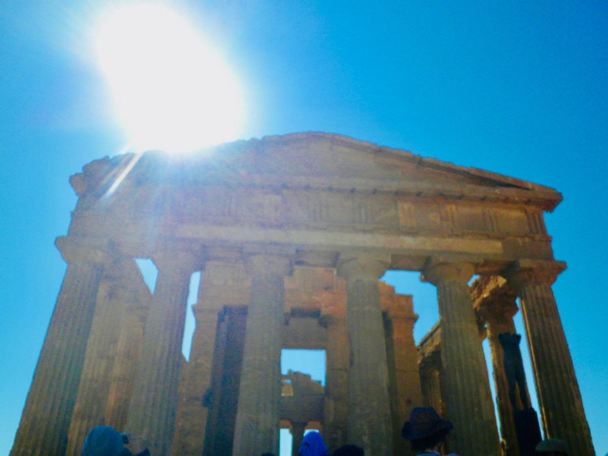 アグリジェント遺跡は岩好きにはたまらない場所✨大興奮の場所です。