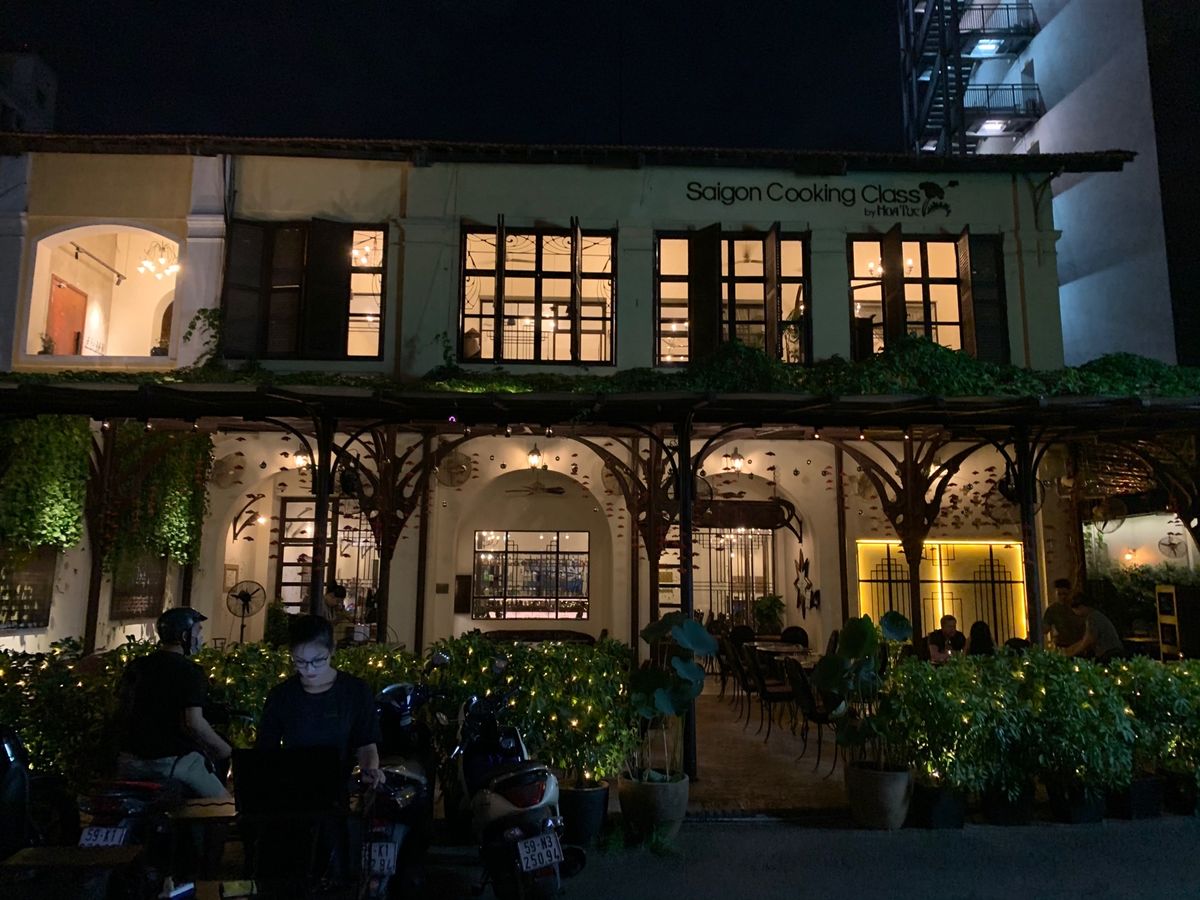 ホーチミンのかつてアヘン工場だった所をレストランにリノベーション