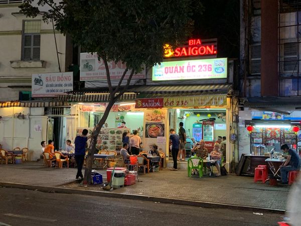 ベトナム・ホーチミン、「幻想的なアジア」の写真：ミンドックで夕食