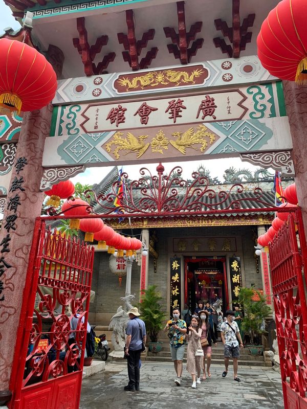 ベトナム・ホーチミン、「幻想的なアジア」の写真：中国文化の色濃いホイアンで、初バインセオ