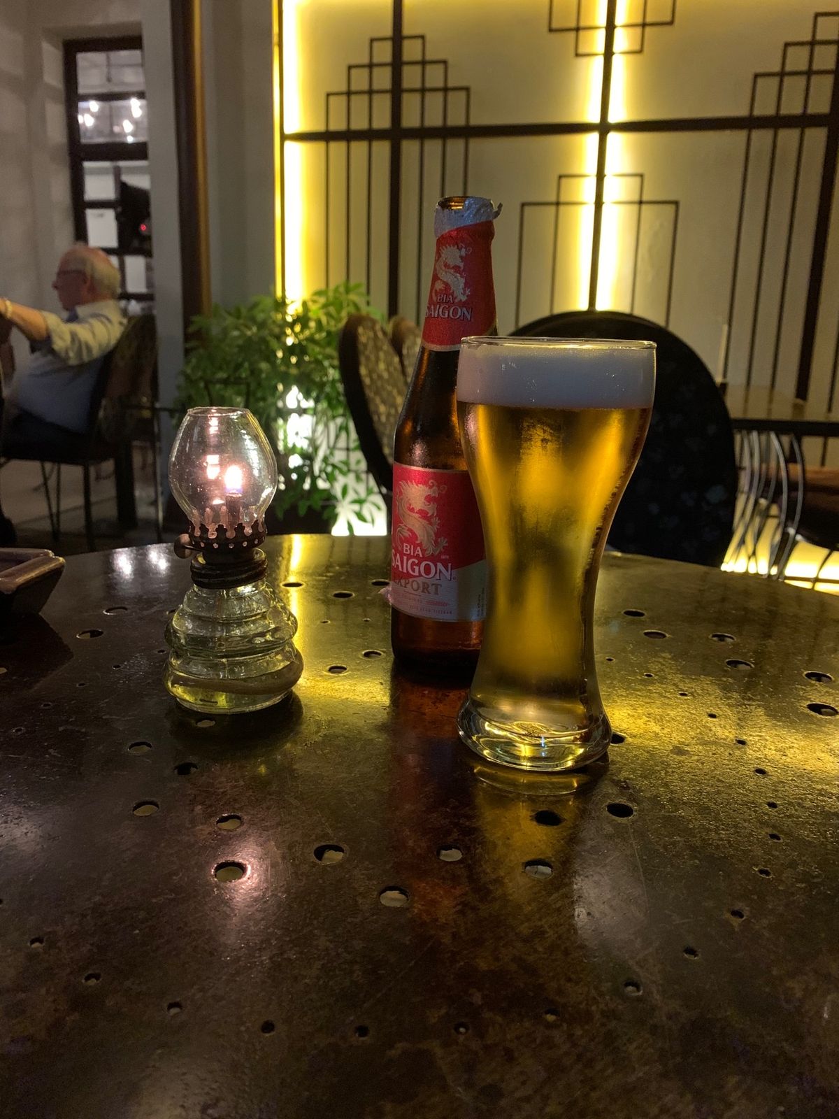 ホーチミンのかつてアヘン工場だった所をレストランにリノベーション