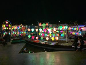 夜のホイアンは幻想的でステキ