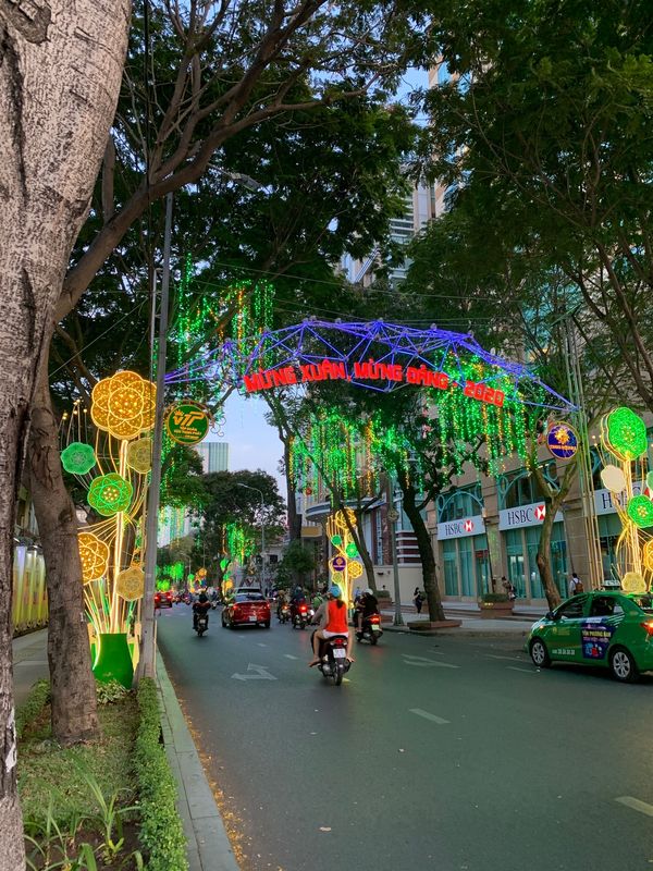 ベトナム・ホーチミン、「幻想的なアジア」の写真：ナイトマーケット