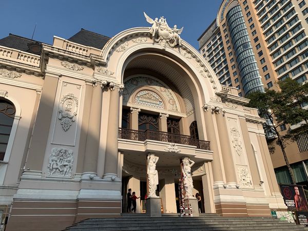 ベトナム・ホーチミン、「幻想的なアジア」の写真：ホー・チ・ミン氏の前で