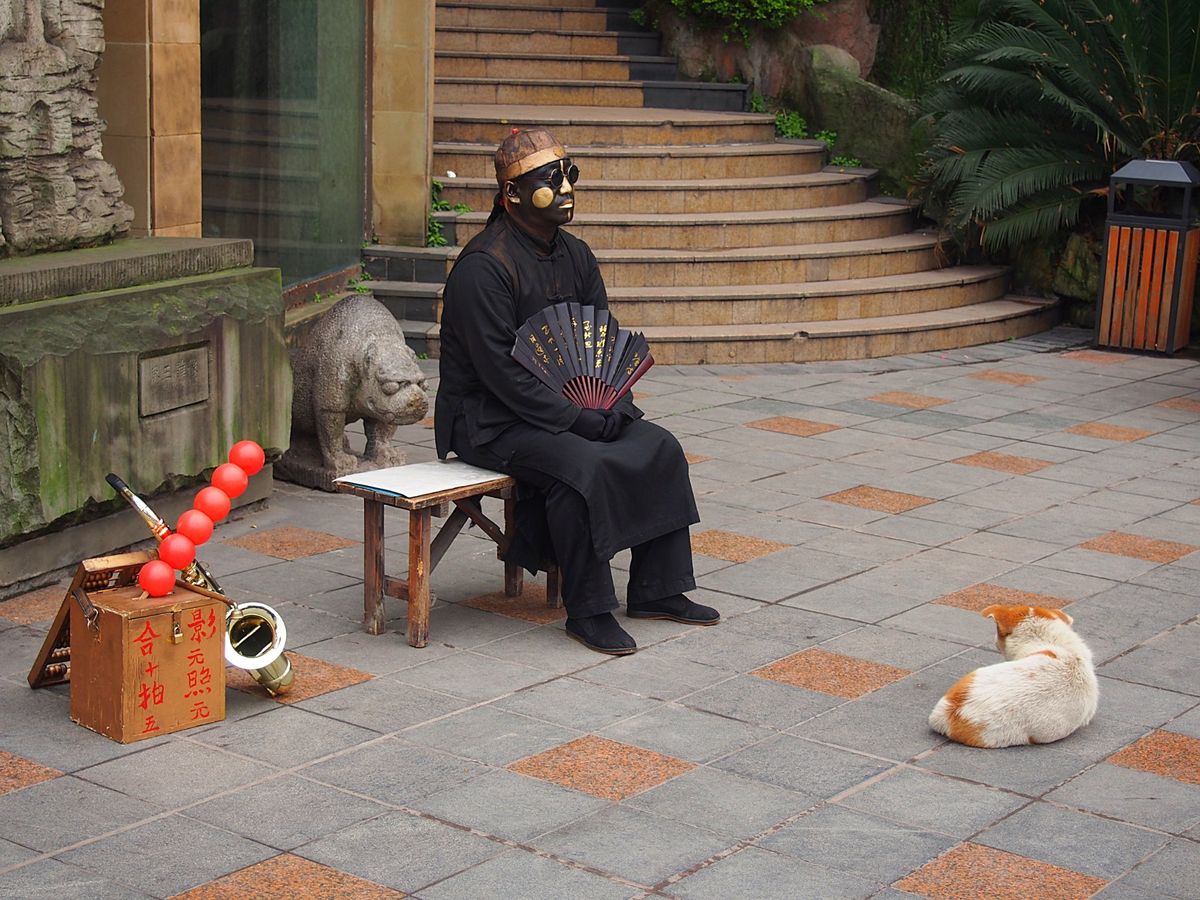 重慶市
市街地の中心でも坂が多く、ビルの合間に階段が連なっています
当時住...