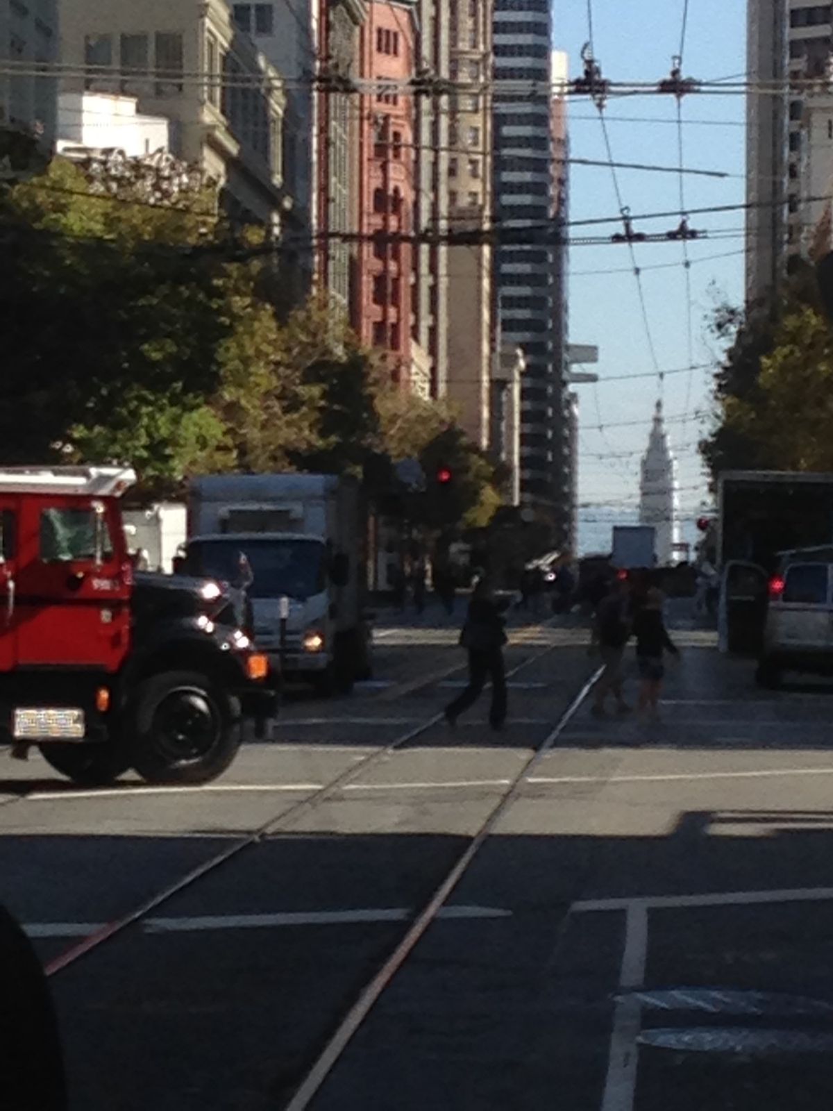見慣れた街並み。
ケーブルカー。