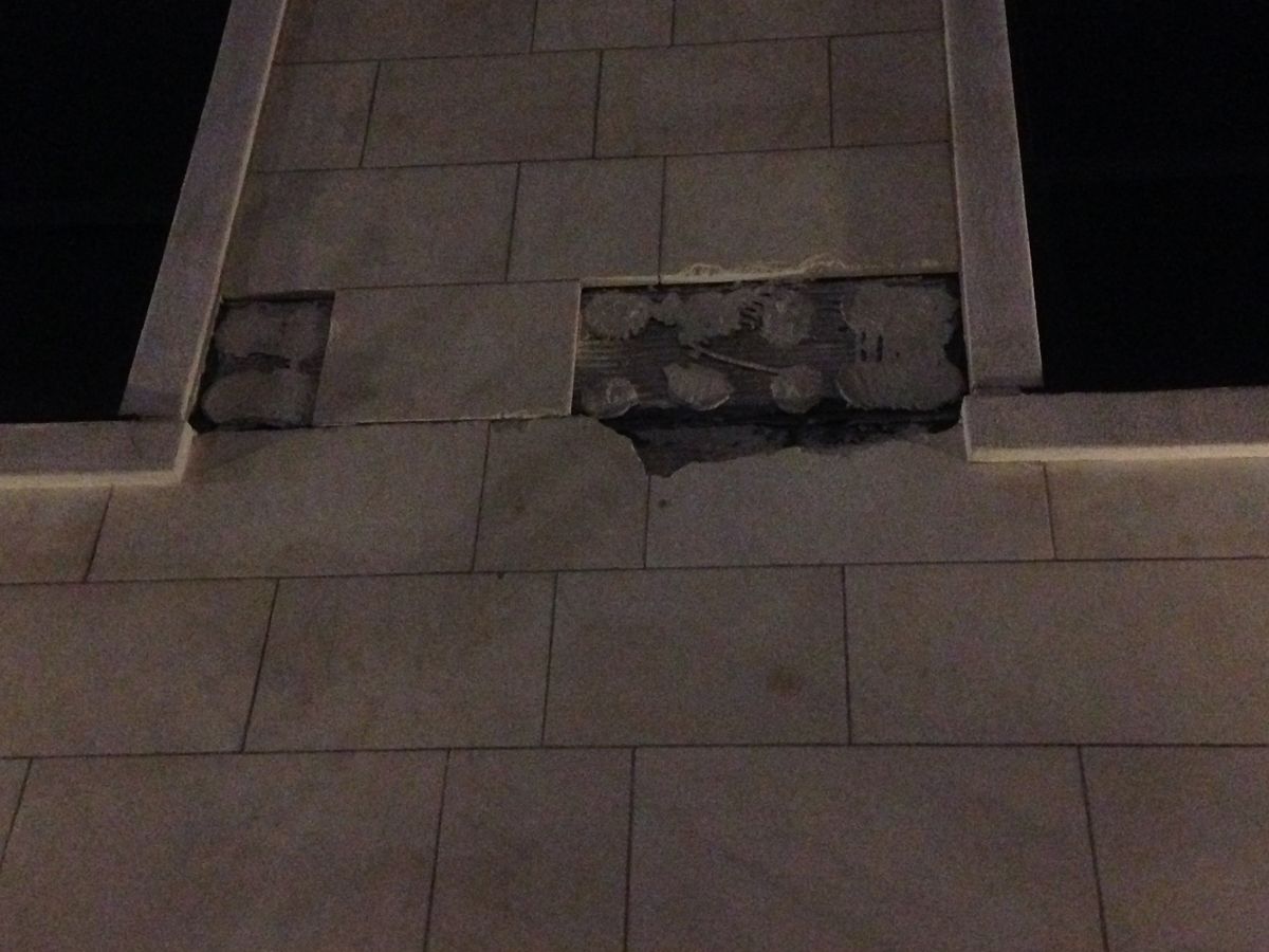 ちょうどサンフランシスコで地震があった1ヶ月後。
友人宅でも、グラスやお皿...