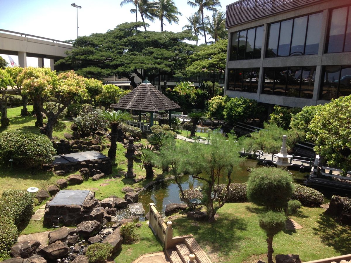 ホノルルの空港で、今はなきノースウエスト航空の模型。思わず買いそうになった(笑)