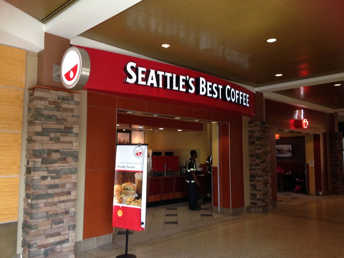 外国あるある、機材がどうこうでシアトルで8時間待ち…