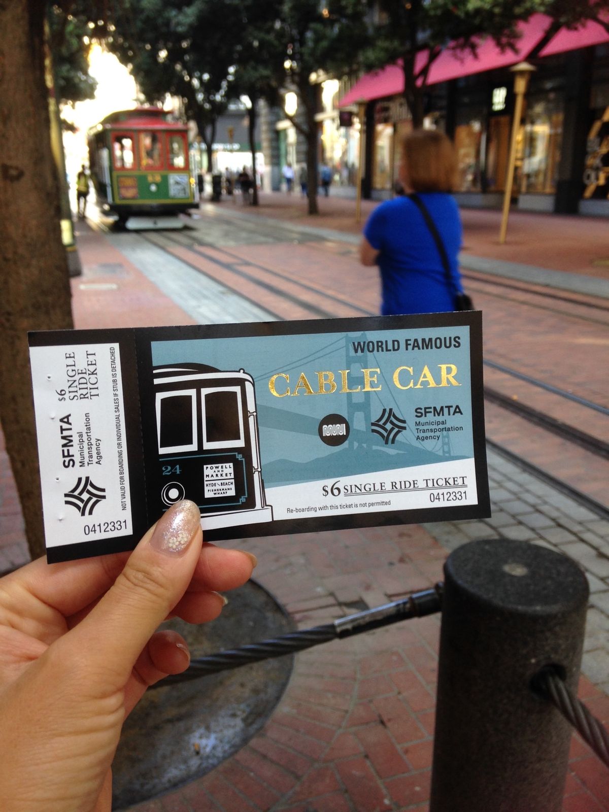 見慣れた街並み。
ケーブルカー。