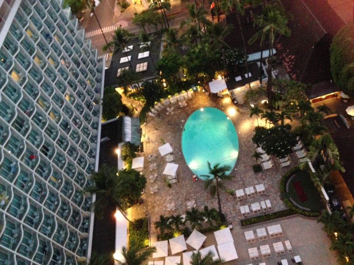 ハワイで1泊。
ホテルのすぐ隣でイベント。