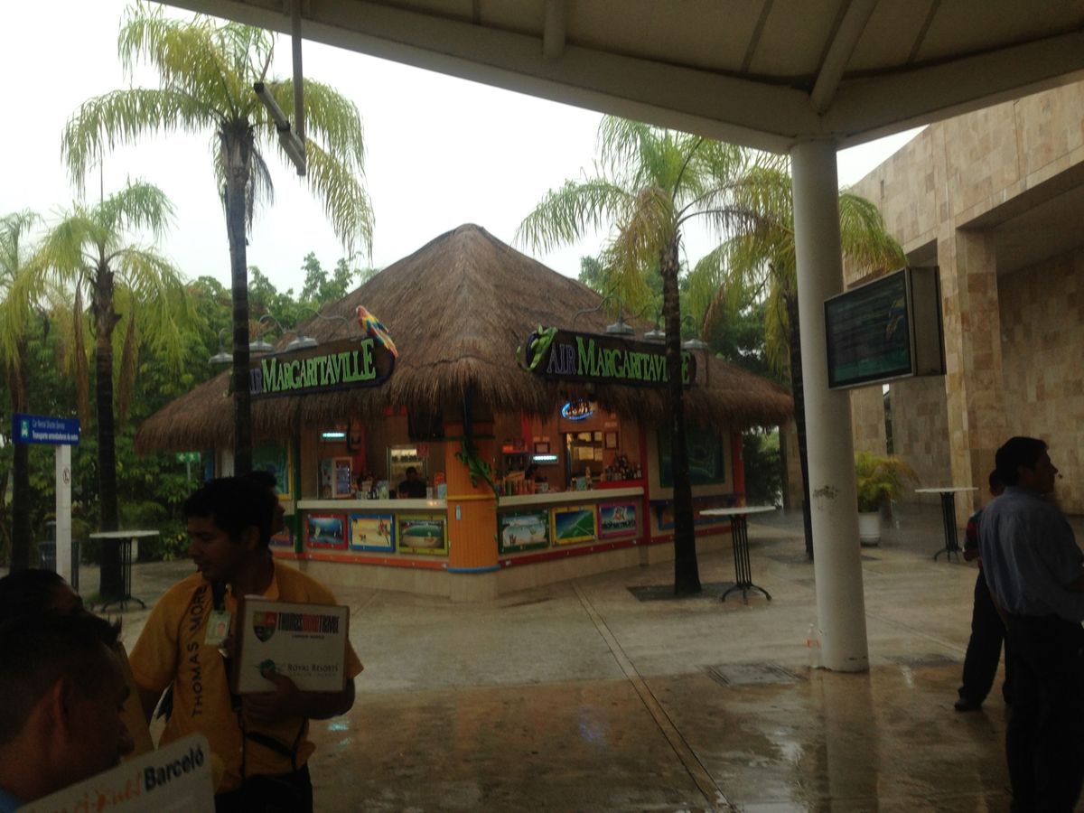 ダラスで乗り換えしてカンクンへ。