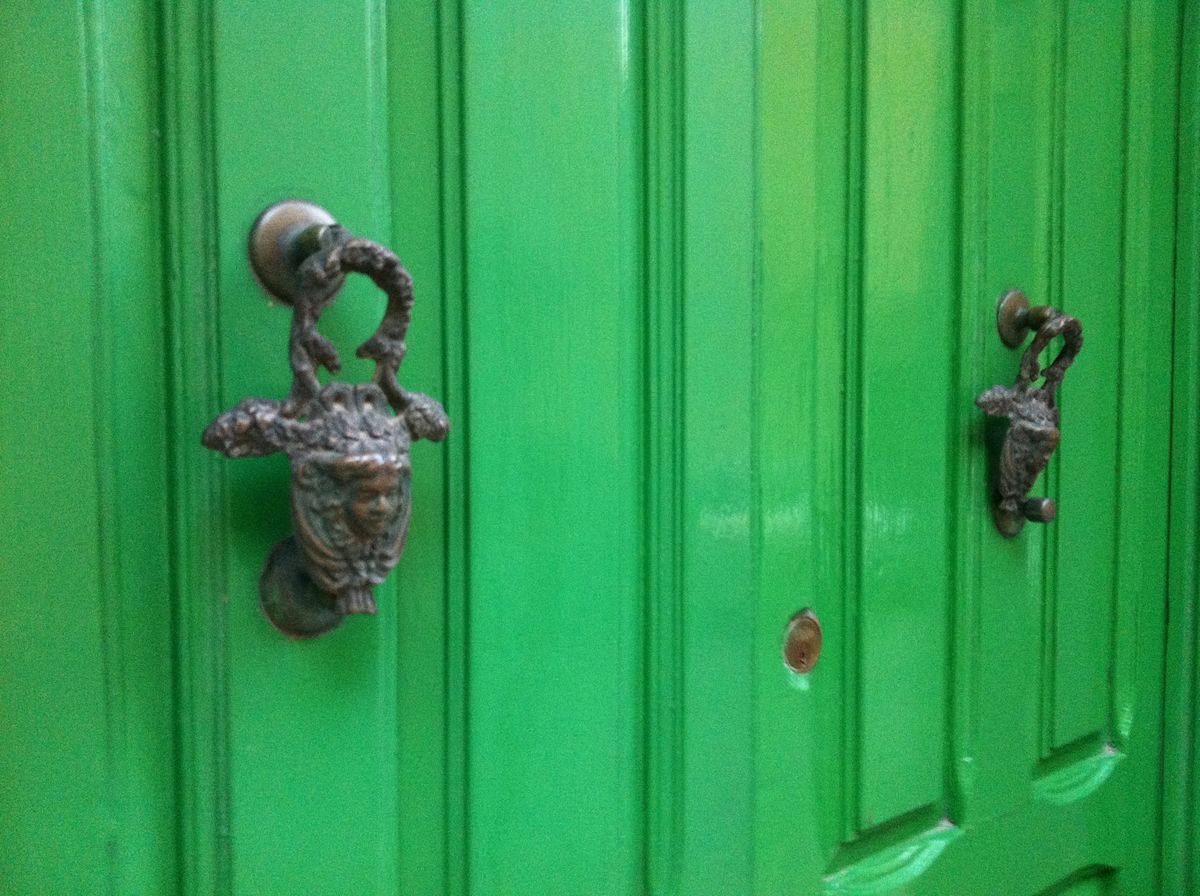 食べて飲んで遊んで…