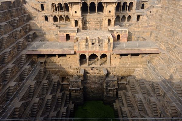 インド・ニューデリー「インド🇮🇳」の写真：ジャイプール郊外の階段井戸チャンドバオリ
