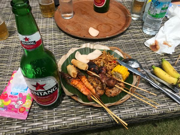 インドネシア・Bali「社員旅行」の写真：レンボンガン島にて
SUPにTRYするも...