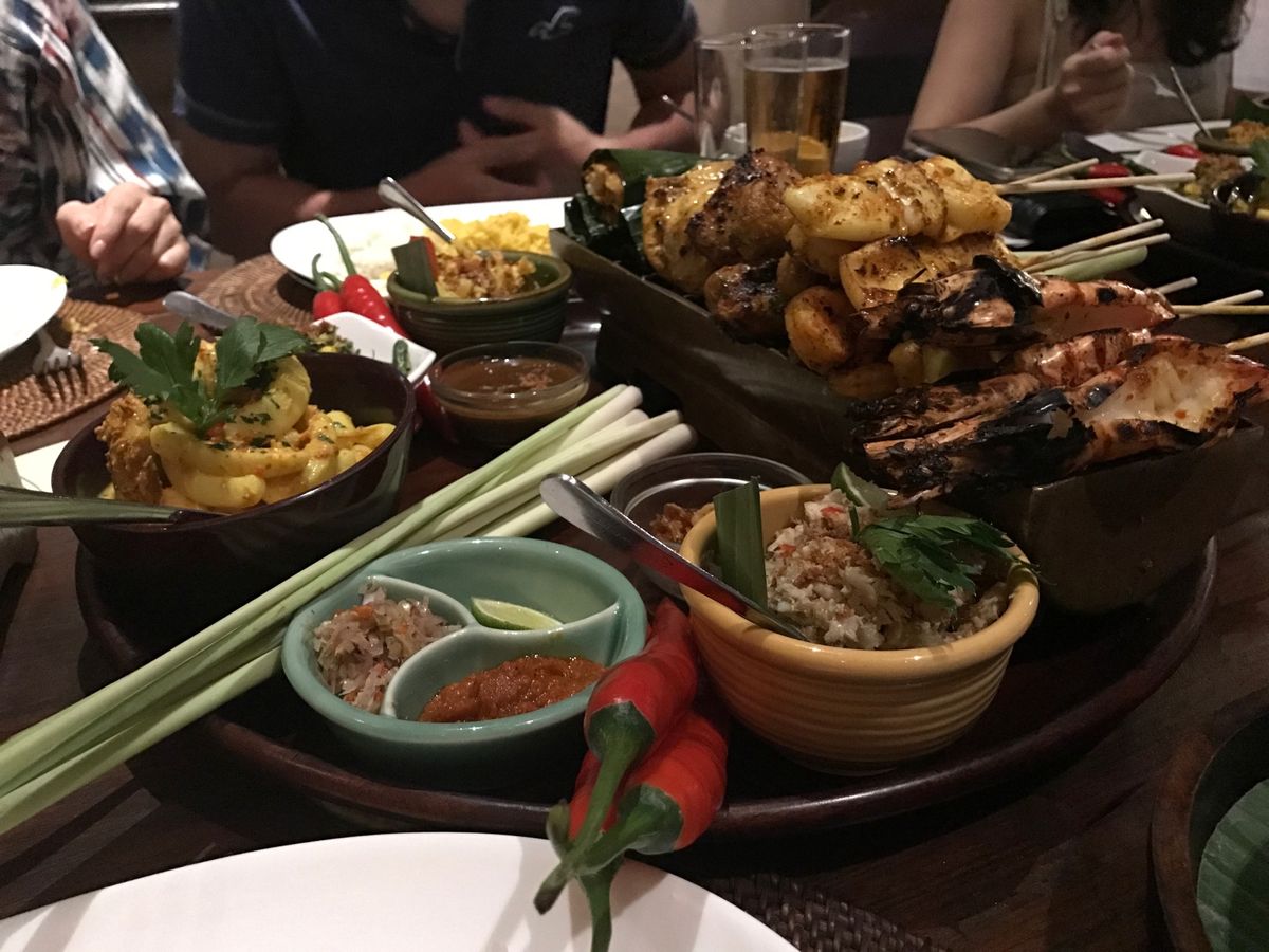 安定のブンブバリ。ここのゴハンは美味しい！