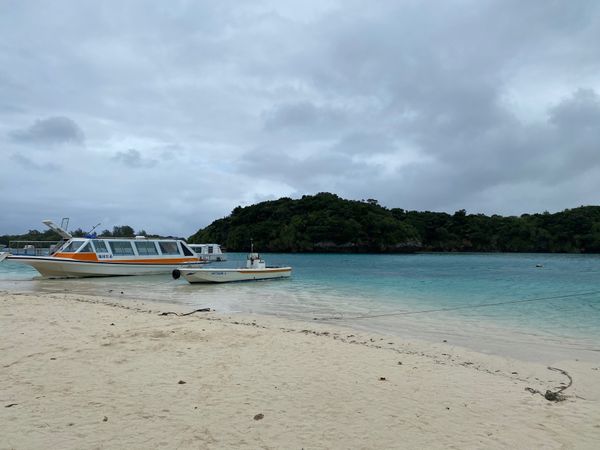 日本・Okinawa「社員旅行」の写真：川平湾、曇天。