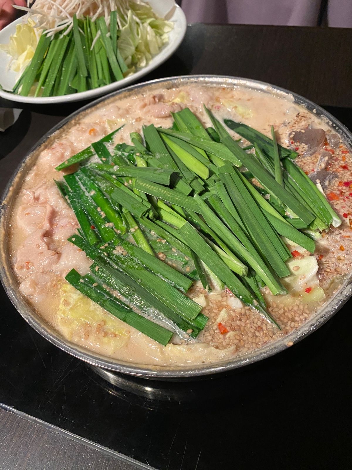 赤坂のやま中でもつ鍋！
みそ味としょうゆ味、1つずつオーダー