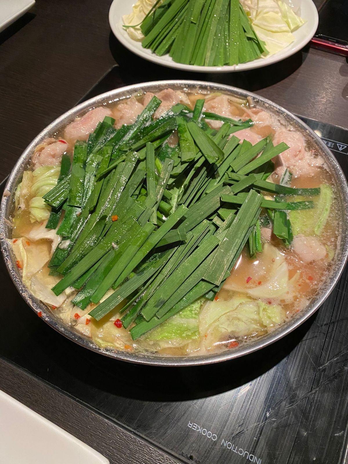 赤坂のやま中でもつ鍋！
みそ味としょうゆ味、1つずつオーダー