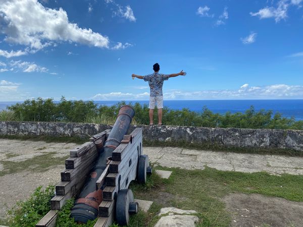 グアム「Guam🌴🌺」の写真：
オープンカーで走行中🚗💨
相方が日差し...