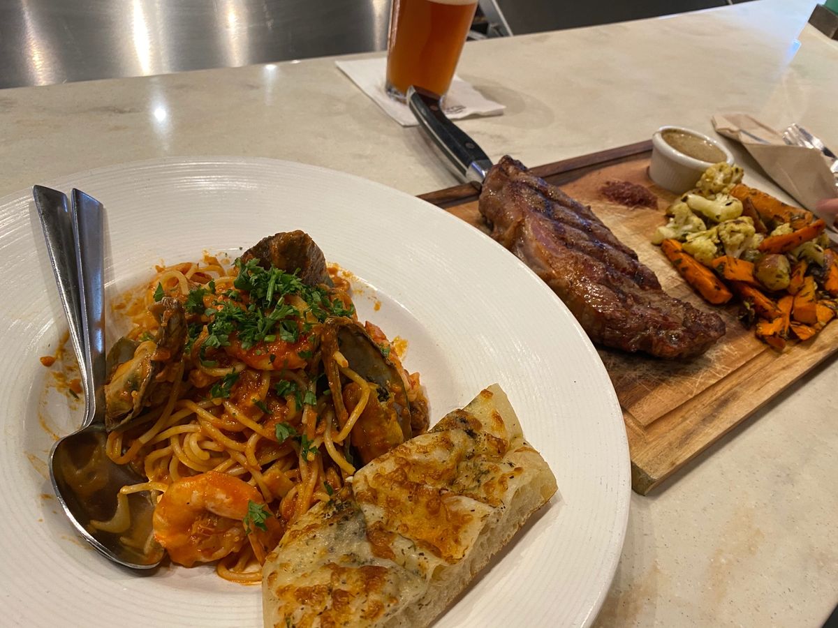 初日の夜はCalifornia Pizza kitchinと街歩きで決まり🥰🤙💛