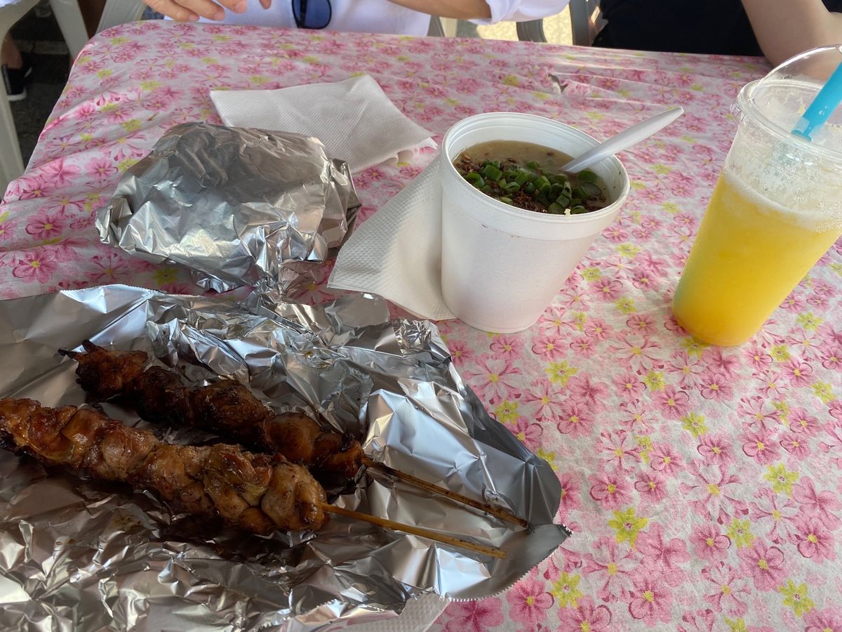 2日目の朝は朝市へ！このフィリピン粥がどちゃくそ美味しいんだなぁ〜いつでも...