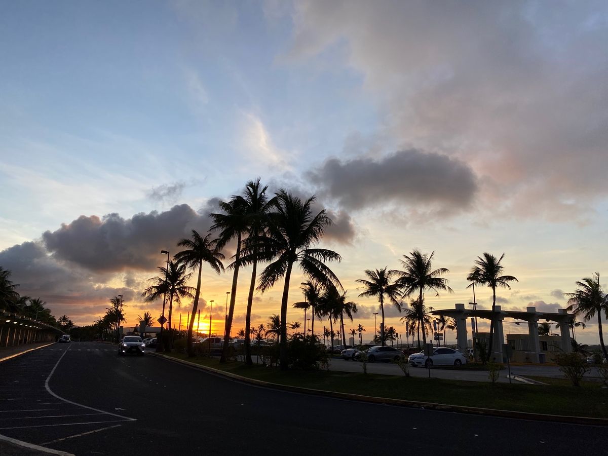 t-way航空にて。
グアムの入国審査は激混み、毎度のことながら長蛇の列😭...