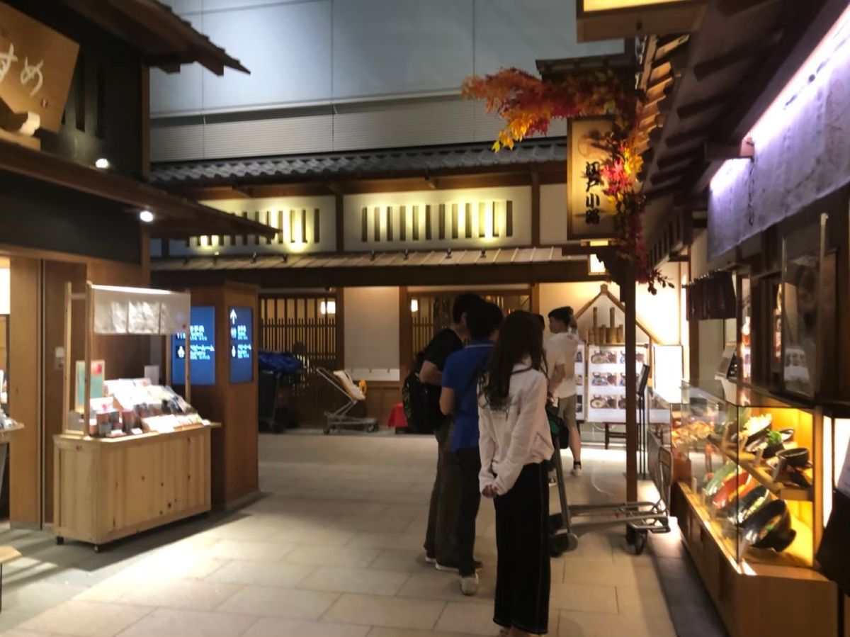 
羽田発の時はお決まりのつるとんたん😋✨
飛行機は深夜便で1:15発✈︎....