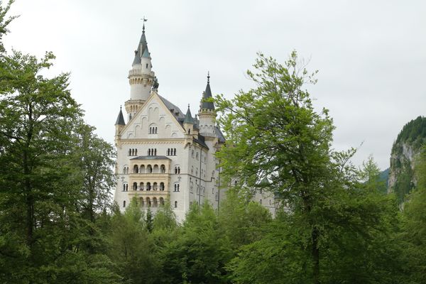 ドイツ・フュッセン「ドイツロマンティック街道とオーストリア世界遺産巡り　9日間」の写真：定番のノイシュバンシュタイン城！この時マ...