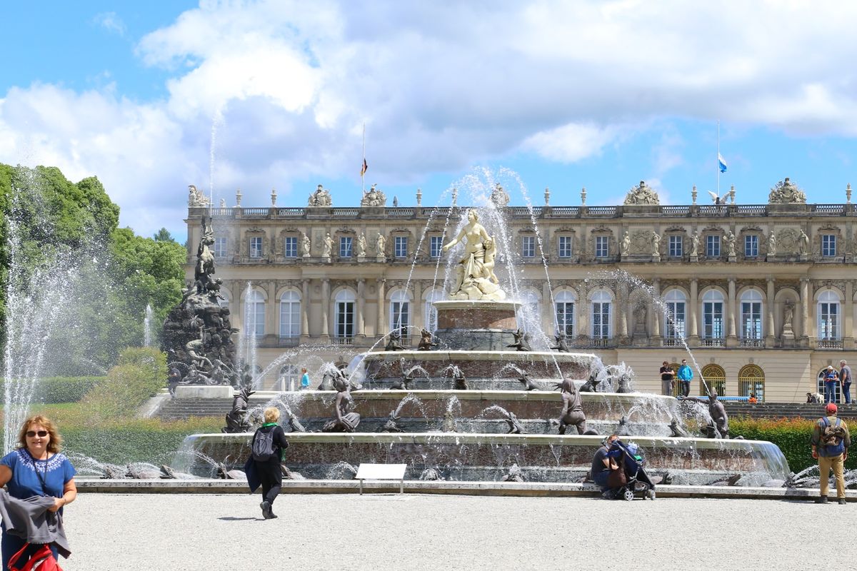 キーム湖のヘレンキームゼー城の宮殿はベルサイユ宮殿の真似っこだそうですね☆