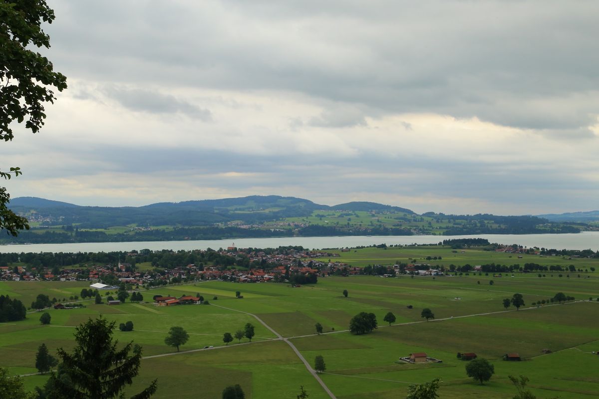 定番のノイシュバンシュタイン城！この時マリエン橋は工事中でお城を望む絶景ポ...
