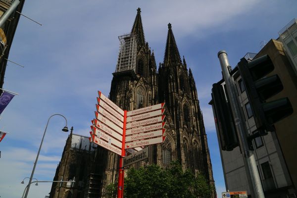 ドイツ・フュッセン「ドイツロマンティック街道とオーストリア世界遺産巡り　9日間」の写真：ケルン大聖堂　明け方ホテルの窓から撮った...