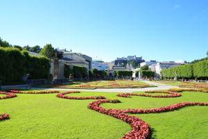 ミラベル庭園
サウンドオブミュージックの舞台だそうです♪
ちょうど６月で花...