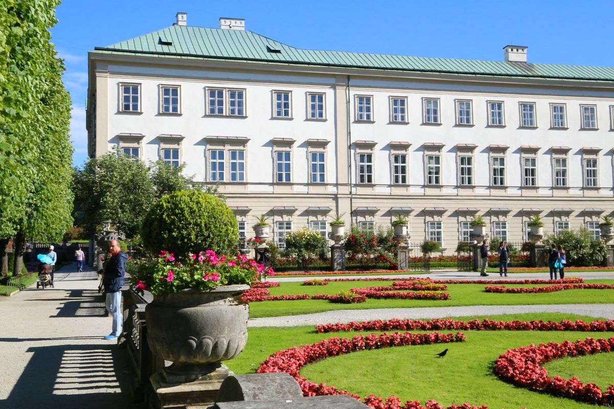 ミラベル庭園
サウンドオブミュージックの舞台だそうです♪
ちょうど６月で花...