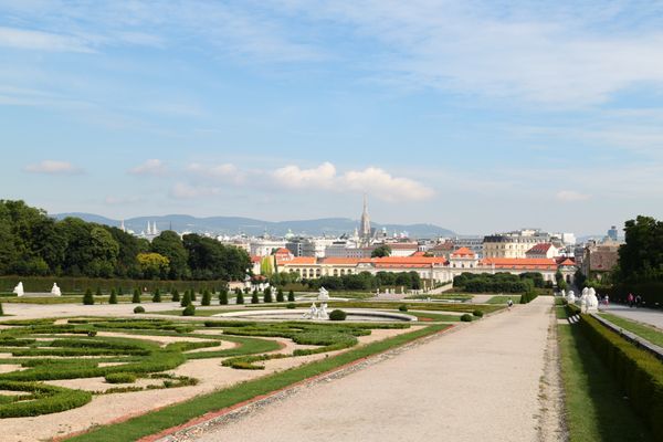 ドイツ・フュッセン「ドイツロマンティック街道とオーストリア世界遺産巡り　9日間」の写真：ウィーン旧市街もベルヴェデーレ宮殿庭園も...