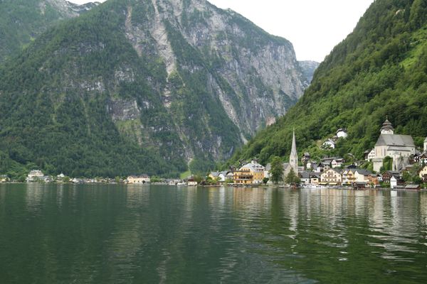 ドイツ・フュッセン「ドイツロマンティック街道とオーストリア世界遺産巡り　9日間」の写真：ハルシュタット！山間で天気がコロコロ変わ...