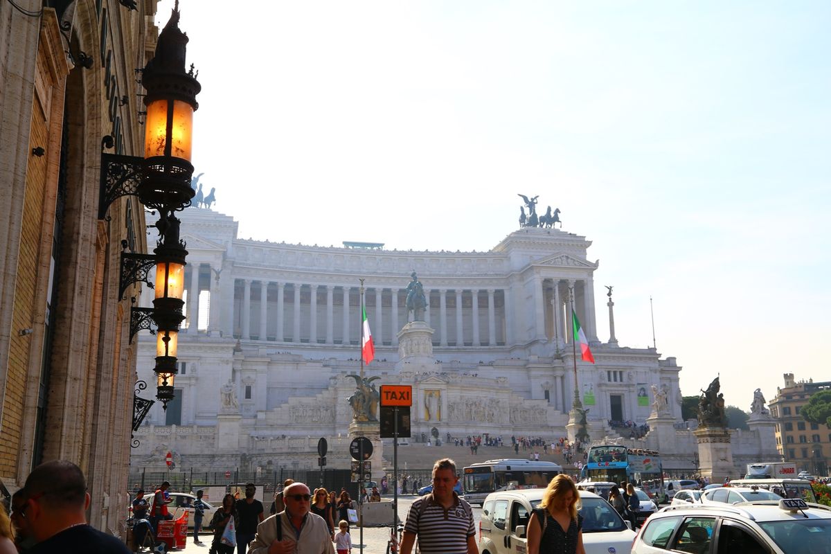 エマヌエーレ２世紀念堂の前のおもっきり観光客向けの店でお昼（笑）イタリアは...