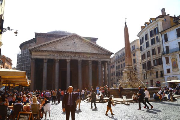 イタリア・ローマ「イタリア　8日間」の写真：昼間のパンテオン
今は有料になったそうで...