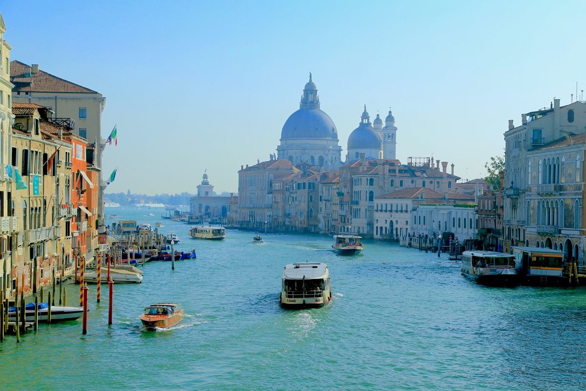 ベニスでは１枚目のアカデミア橋からの写真を撮りたくて頑張った！迷路みたいで...