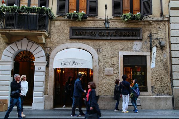 イタリア・ローマ「イタリア　8日間」の写真：カフェグレコに最後に立ち寄り♪
中はとっ...